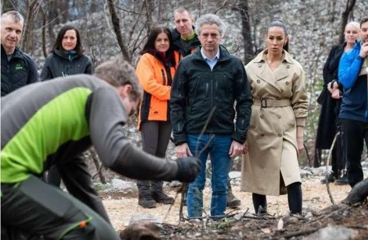 Tina Gaber je že nekaj časa v središču medijske pozornosti, saj je zanimanje za novo izbranko predsednika vlade zares veliko. …