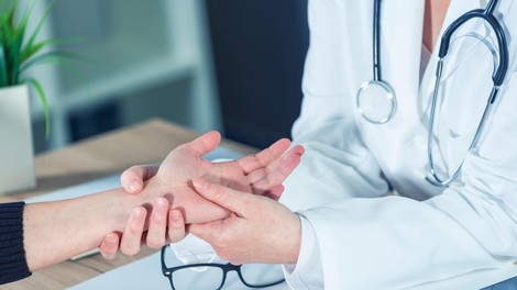 Zdravnica iskreno o tem, kaj jo pri pacientih najbolj ujezi: "Pogosto zaradi sramu počnejo to,, a s tem v bistvu povzročijo nekaj drugega"