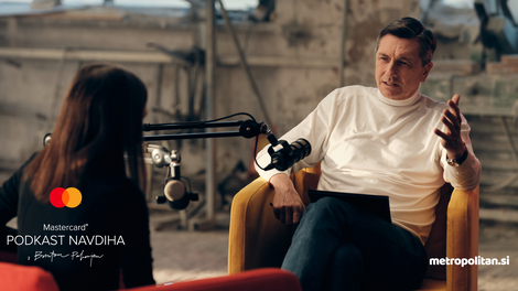 Prihaja nov podkast: v vlogi voditelja Borut Pahor, kot ga še niste videli (razkrivamo, kdaj in kje)
