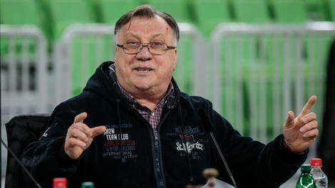 Kaj se dogaja s Halidom Bešlićem? Oboževalce zelo skrbi stanje priljubljenega zvezdnika