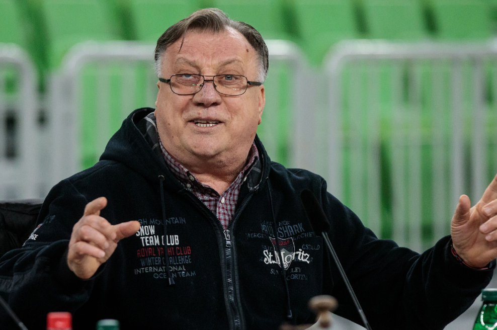 Kaj se dogaja s Halidom Bešlićem? Oboževalce zelo skrbi stanje priljubljenega zvezdnika (foto: Sandi Fišer)