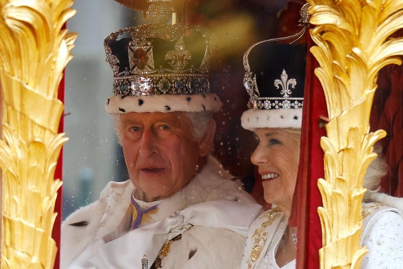 Kralj Karl v kočiji norel na Kate in Williama, to jima je očital in tukaj so podrobnosti (foto: Profimedia)