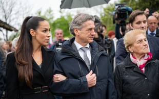 Znano je, koliko denarja je Tina Gaber odštela za TO elegantno obleko, številne so se spraševale, kje jo je nabavila