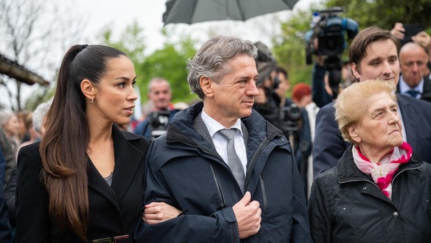 Znano je, koliko denarja je Tina Gaber odštela za TO elegantno obleko, številne so se spraševale, kje jo je nabavila (foto: Vlada Republike Slovenije)