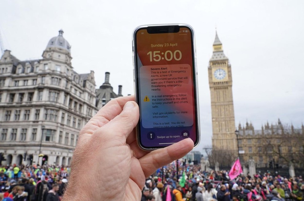 Če tudi vi telefon vedno do konca napolnite, potem delate to usodno napako! (foto: Profimedia)
