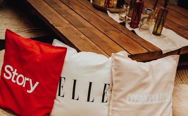 Magična noč: Oglejte si vse modne in družabne trenutke torkovega večera v družbi revij Elle, Cosmopolitan in Story