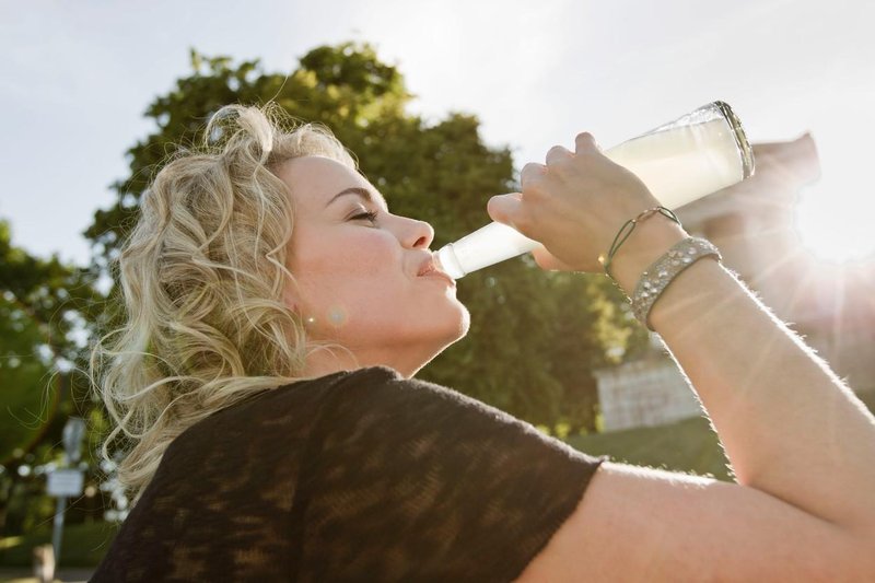 Kako narediti najboljši bezgov sirup? Tukaj je najpreprostejši recept, rezultat pa vas bo navdušil!
