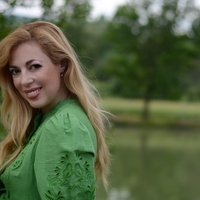 Ana Tavčar v kopalkah: V tem mini bikiniju obline kipele na vse strani in videti je sanjsko
