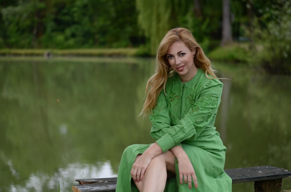 Ana Tavčar že vrsto let velja za eno najbolj elegantnih in urejenih televizijskih voditeljic pri nas. Gledalci oddaje Dobro jutro …