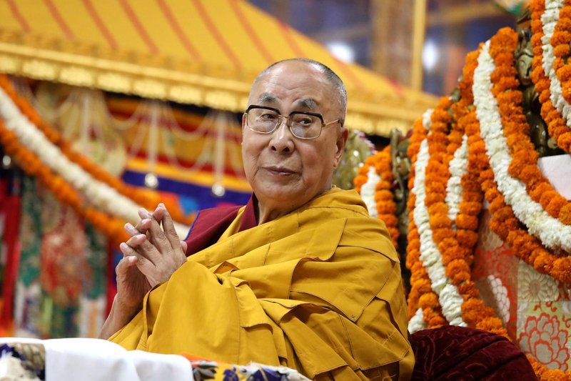 7 modrosti Dalajlame za nesrečne ženske
