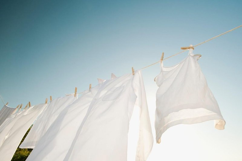 S temi preprostimi triki bo vaše perilo po pranju še bolj belo (nekaj koristnih namigov) (foto: Profimedia)