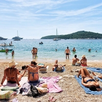 Že od julija na plaži ni več mogoče kaditi in tole je uradno pojasnilo