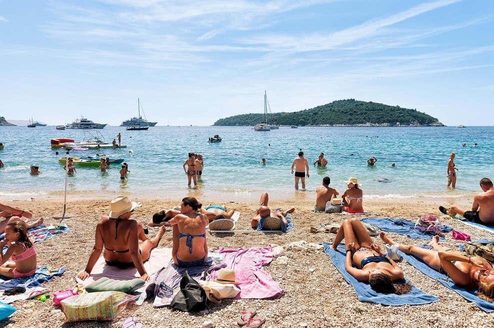 Že od julija na plaži ni več mogoče kaditi in tole je uradno pojasnilo (foto: Profimedia)