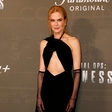 Nicole Kidman v črni obleki pokazala tako veliko gole kože, da so mnogi že mislili, da vidijo tudi njene gole prsi