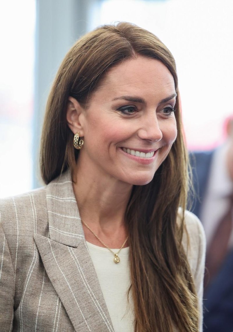 Kate Middleton je napovedala nov trend kavbojk za jesen 2023: Odlično so videti tako z elegantnim kot ležernim stajlingom (foto: Profimedia)