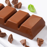 Kaj pomeni, če so na čokoladi bele obloge in ali jo še lahko jemo?