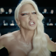 Ojoj! Novo podobo Jelene Karleuša srbski mediji opisali kot Lady Gaga iz AliExpressa