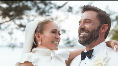 Jennifer Lopez in Ben Aflleck praznovala prvo obletnico poroke, to mu je sporočila