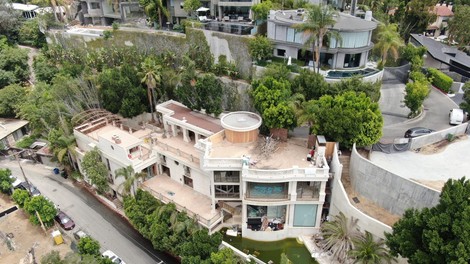 Uff, 10 milijonov dolarjev vredno hišo v Hollywoodu so zasedli skvoterji