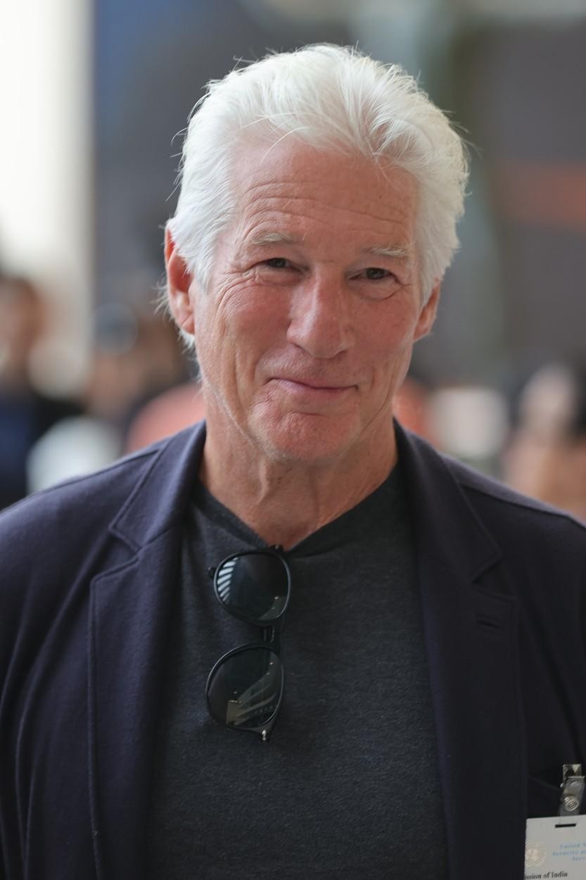 Svoj 74. rojstni dan danes praznuje hollywoodski igralec Richard Gere. Zaslovel je z nastopi v hollywoodskih uspešnicah, kot so Častnik …