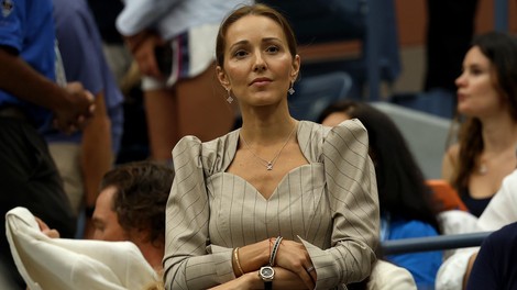 Jelena Djoković finale US Opna gledala v elegantni sivi obleki