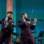 Znane osebnosti iz filmskega in televizijskega sveta v Atenah na svečanem polfinalnem izboru mednarodnih emmy nagrad (foto: UM)