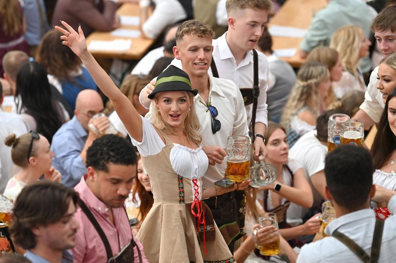 Začel se je Oktoberfest in bolj kot cena za literski vrček piva nas je presenetila cena za liter vode (foto: Profimedia)