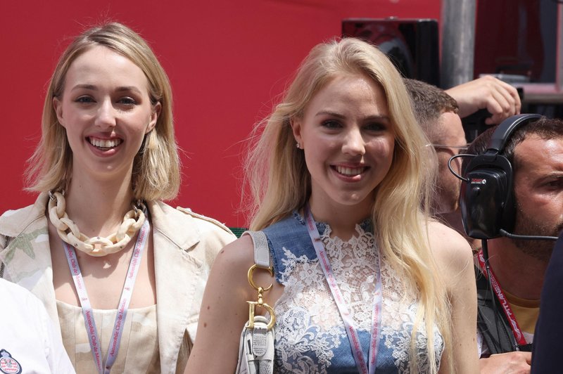 Sestri princesi z enega evropskih dvorov otvorili modno revij Pierra Cardina na tednu mode v Parizu (foto: Profimedia)