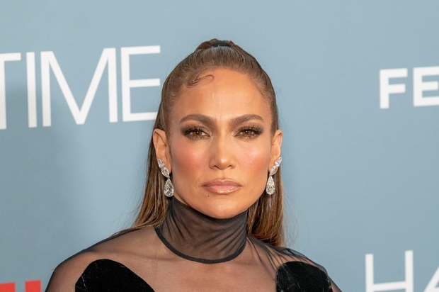 Slavna igralka in pevka Jennifer Lopez je na svojo postavo zelo ponosna, še posebej pa na svojo slavno zadnjico, ki …