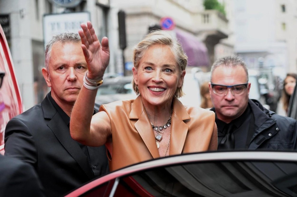 Sharon Stone so fotografi uspeli ujeti od blizu in številni se kar niso mogli načuditi njeni mladostni koži in čvrstim …