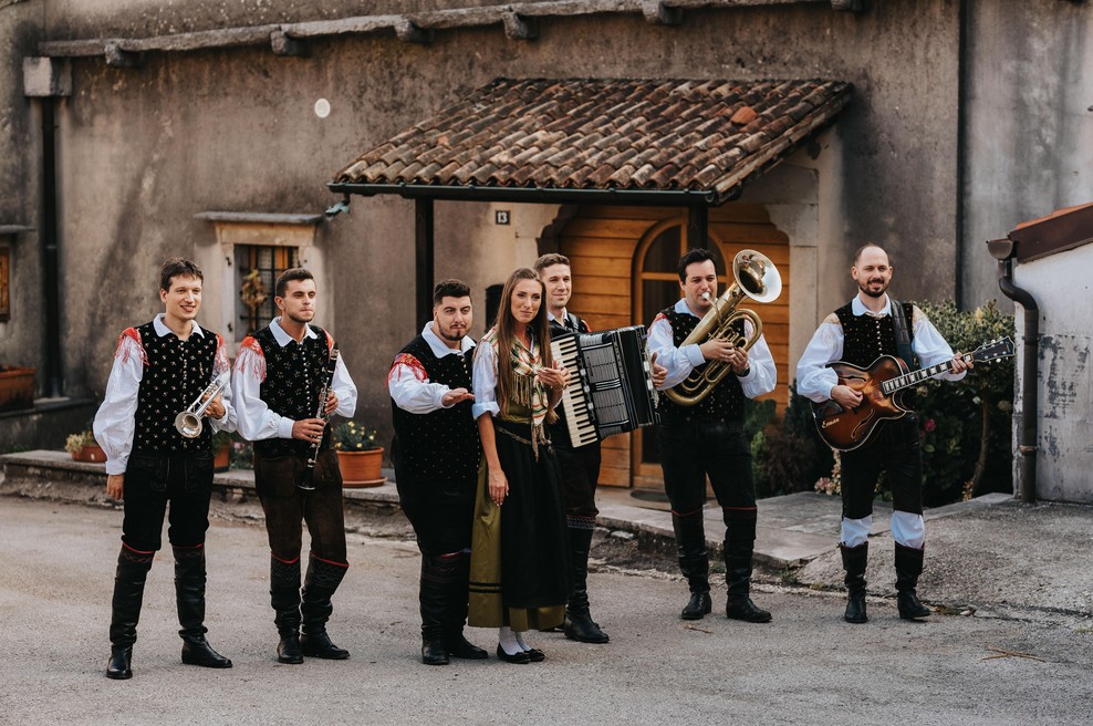 Kaj je ansambel Saša Avsenika ustvaril v zamejstvu? (foto: Žan Zajc, Innea studio)