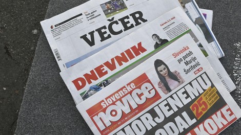 Šok za honorarne sodelavce znanega slovenskega časopisa: čez noč znižali honorarje, ne da bi jih o tem prej obvestili