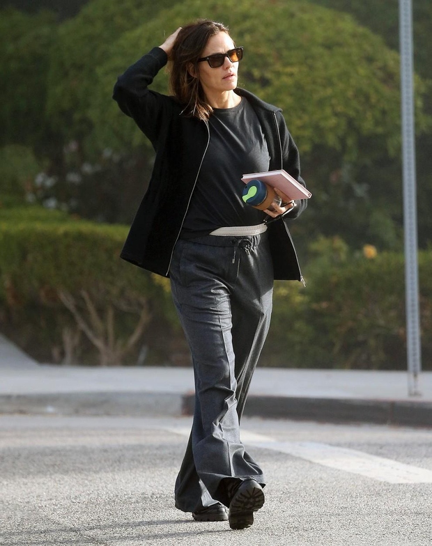 Paparaci so nekdanjo ženo hollywoodskega igralca Bena Afflecka, igralko Jennifer Garner, nedavno ujeli sredi Los Angelesa, ko se je odpravila …