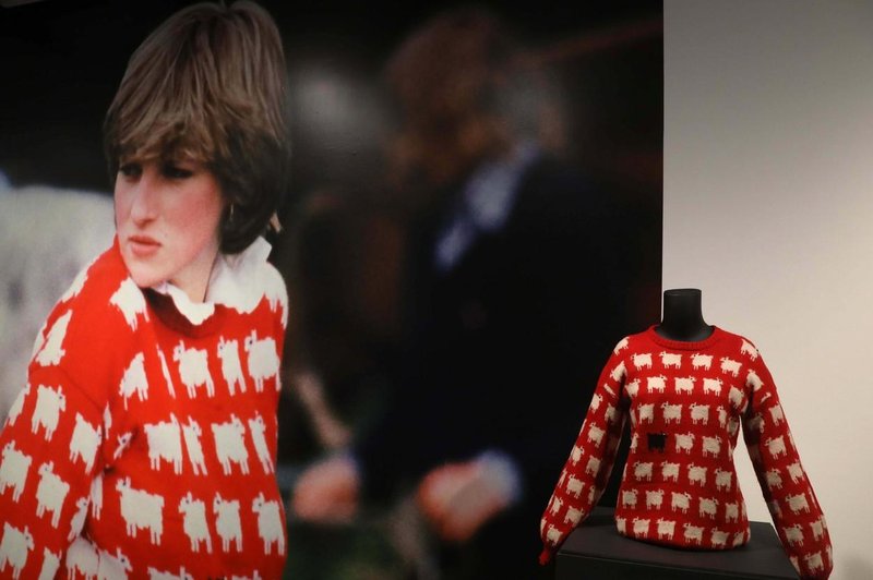 O vau! Zanimanje za princeso Diano ne pojenja, za njen pulover je kupec odštel vrtoglavi znesek (foto: Profimedia)