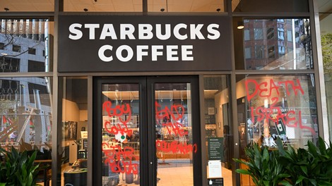 Zakaj so poslovalnice Starbucksa po svetu naenkrat prazne? (v ozadju je krvavi konflikt med Izraelom in Palestino)