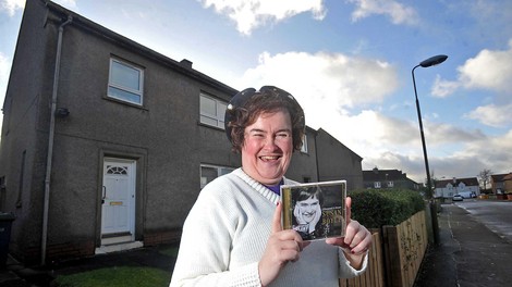 Susan Boyle zaslužila 40 milijonov evrov, še vedno pa živi v skromni hiški