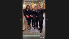 Tina Gaber, Robert Golob, Mohamed Štajeh in Emmanuel Macron delajo selfi.