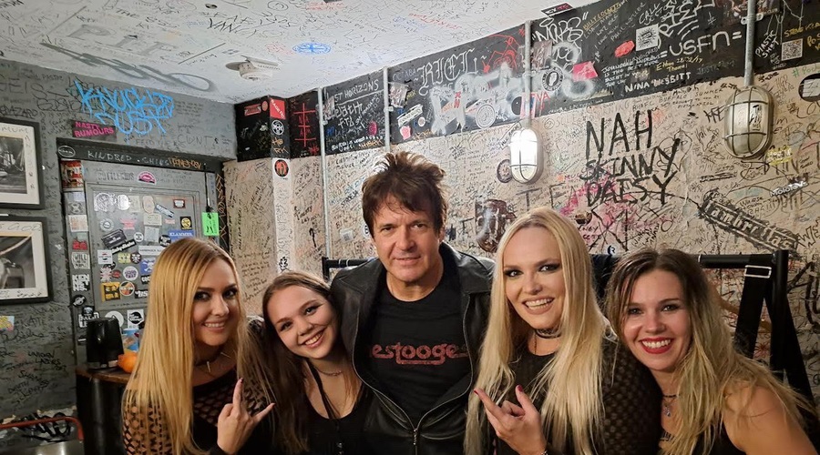 Hellcatd napolnile londonski 100 club (foto: Osebni arhiv)