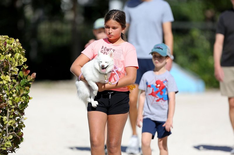 Hčerka Ivanke Trump Arabelle s svojim prvim kužkom, ki je čistokrven.