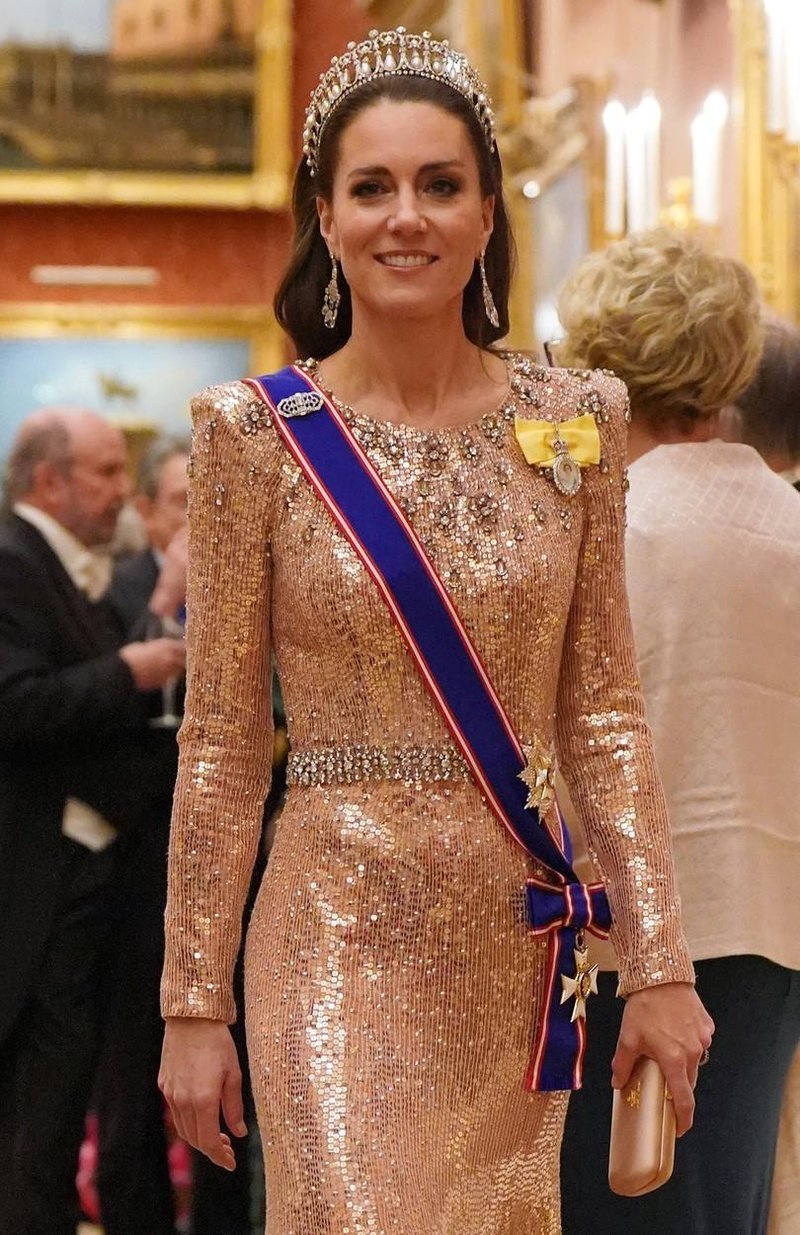 Kate Middleton v zlati obleki