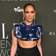 Jennifer Lopez paparaci povsem prepoteno in brez ličil zasačili pred telovadnico, takole je videti, ko ni na rdeči preprogi