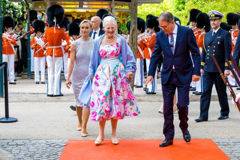 Kraljica Margreta slovi po tem, da se rada oblači barvito in pisano.