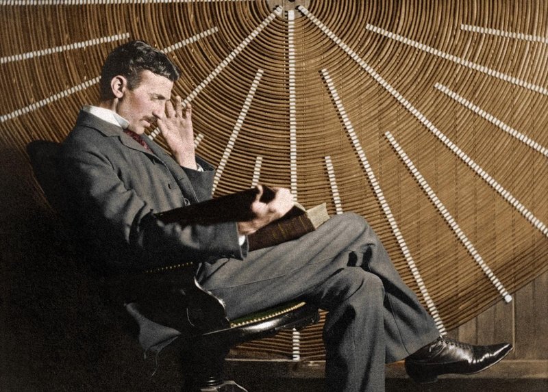 Zdaj je jasno, da Nikola Tesla nikoli ni spal kot običajni ljudje in tukaj je razlog zakaj
