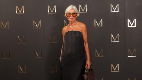 Kdo je postavna in sivolasa 59-letna modna vplivnica ki ima milijon in pol sledilcev?