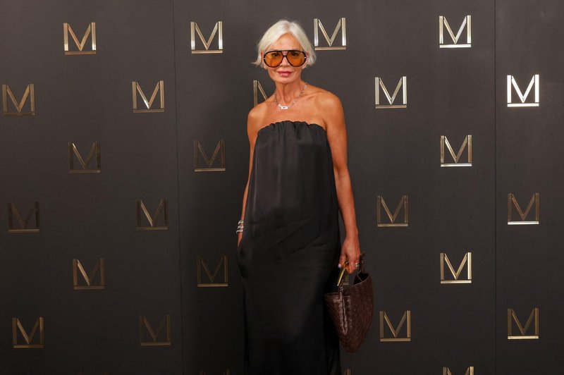 Kdo je postavna in sivolasa 59-letna modna vplivnica ki ima milijon in pol sledilcev? (foto: Profimedia)