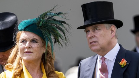 Po šokantni novici o bolezni se na angleškem dvoru obeta poroka - vojvodinja Sarah Ferguson in princ Andrew naj bi dahnila usodni da