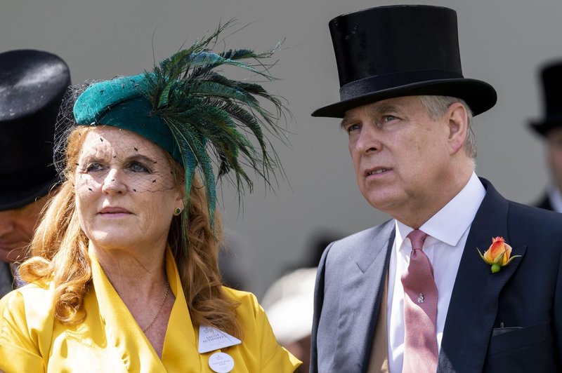 Po šokantni novici o bolezni se na angleškem dvoru obeta poroka - vojvodinja Sarah Ferguson in princ Andrew naj bi dahnila usodni da (foto: Profimedia)