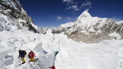 Plezalci na Mount Everest bodo morali s seboj imeti vrečke za iztrebke in jih prinesti nazaj v bazni tabor