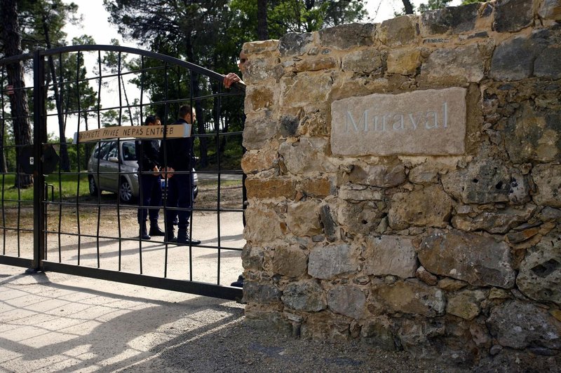 Zastražen vhod na posestvo Miraval.