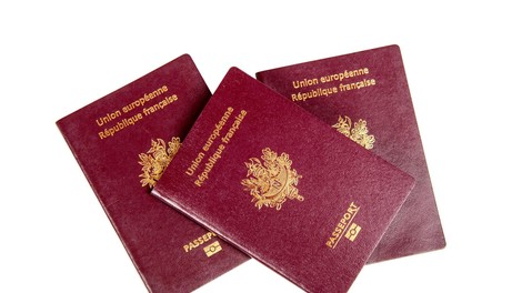 Ali veste, da so na svetu samo 3 ljudje, ki lahko potujejo brez potnega lista? Presenetilo vas bo, kdo je med njimi